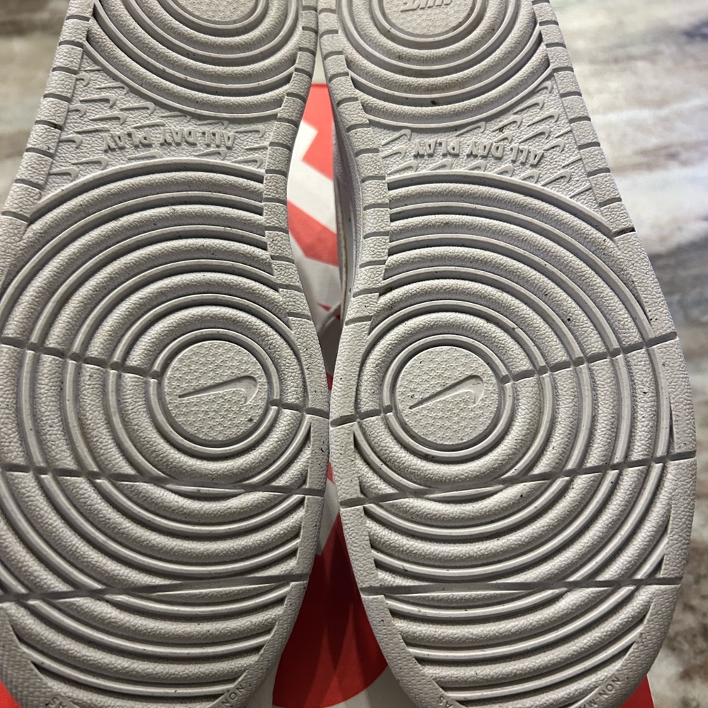 Nike Court Borough low (gs)